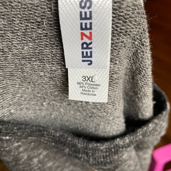 S⭕️LD NWOT Cleveland Browns Sweatshirt - Picture 2 of 4